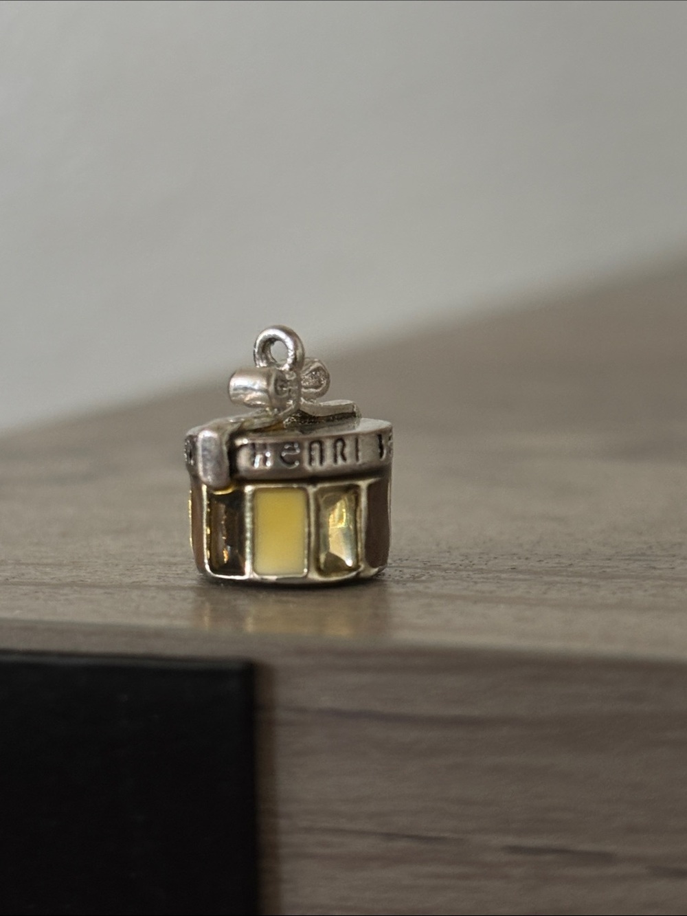 Henri Bendel hat box charm vintage - Picture 4 of 9